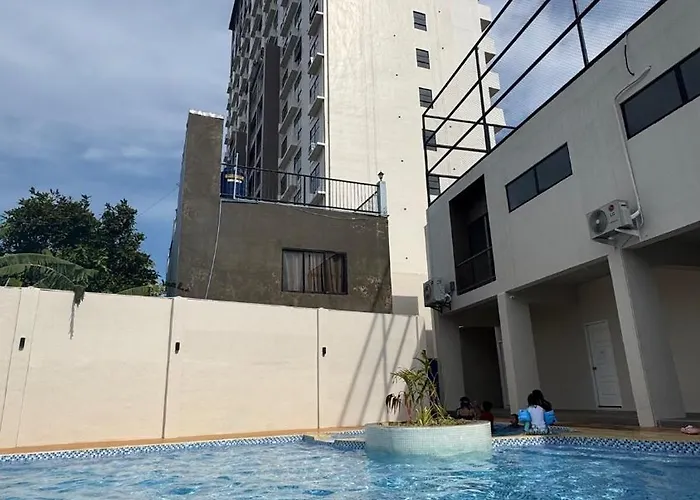 The A&r Stay-mactan Cozy In With Pool Near Airport & Appartement